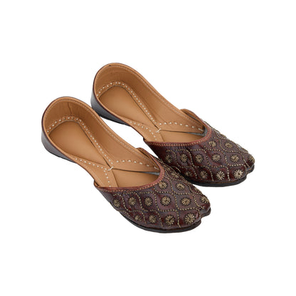 Dhara — Hand-Embroidered Brown & Tan Juttis