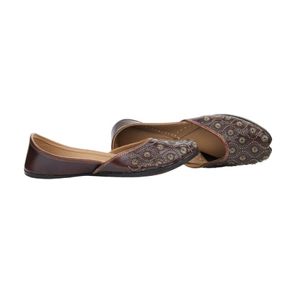 Dhara — Hand-Embroidered Brown & Tan Juttis