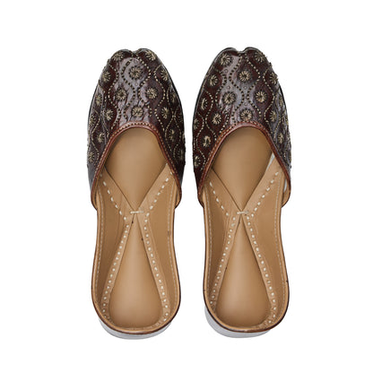 Dhara — Hand-Embroidered Brown & Tan Juttis